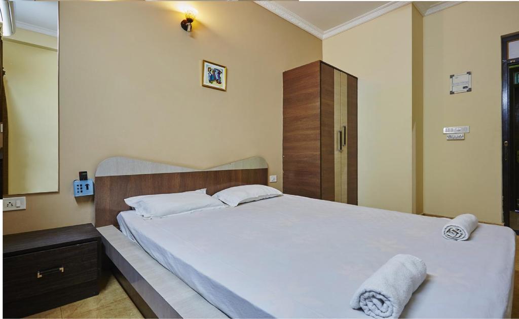 קולבה Ocean Crest Hotel מראה חיצוני תמונה